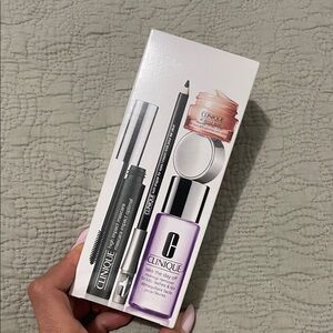 Clinique Mascara and Makeup Set with Black and Purple